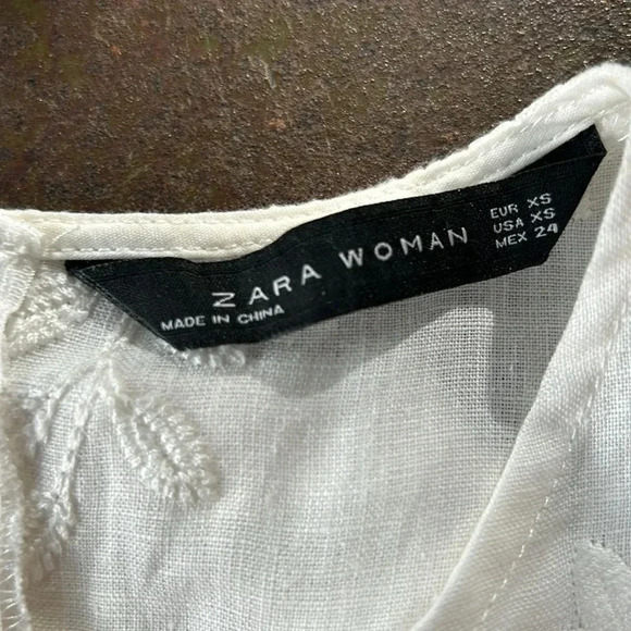 White shortsleeve all over embroidered dress - Picture 5 of 5